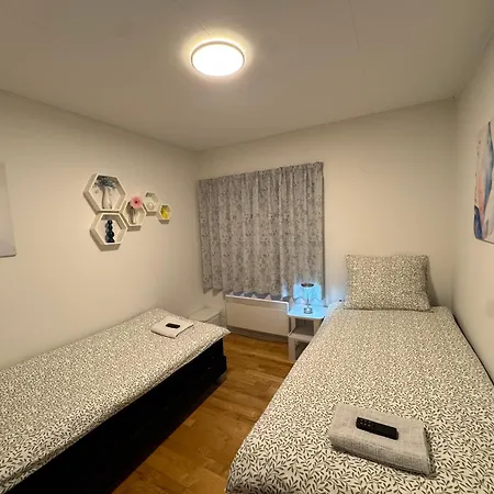 Charming Nordic Sleeps Up To 6 - Near Copenhagen アパート ファールム